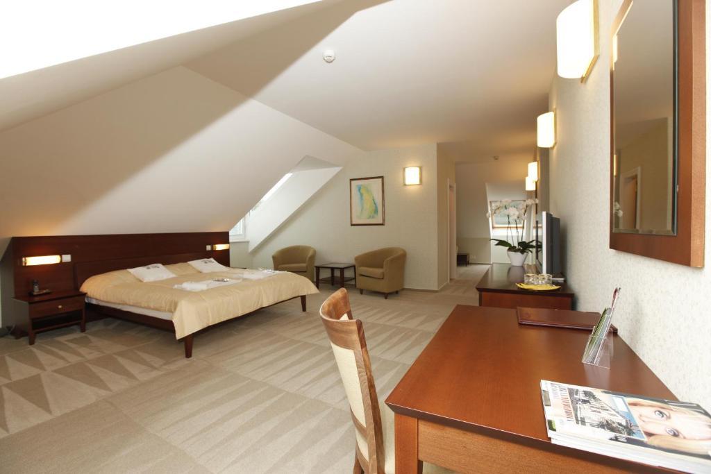 Hotel Sandor Pavillon Πιεστάνυ Δωμάτιο φωτογραφία
