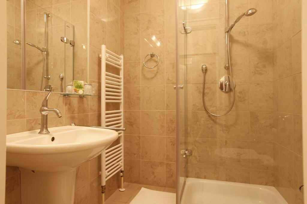 Hotel Sandor Pavillon Πιεστάνυ Δωμάτιο φωτογραφία