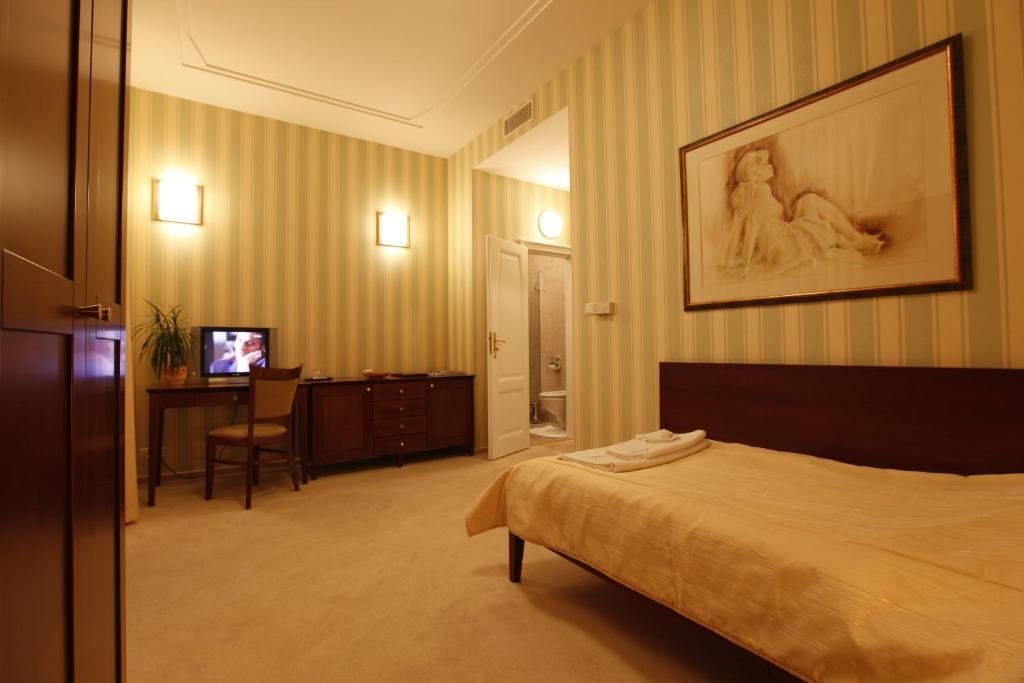 Hotel Sandor Pavillon Πιεστάνυ Δωμάτιο φωτογραφία