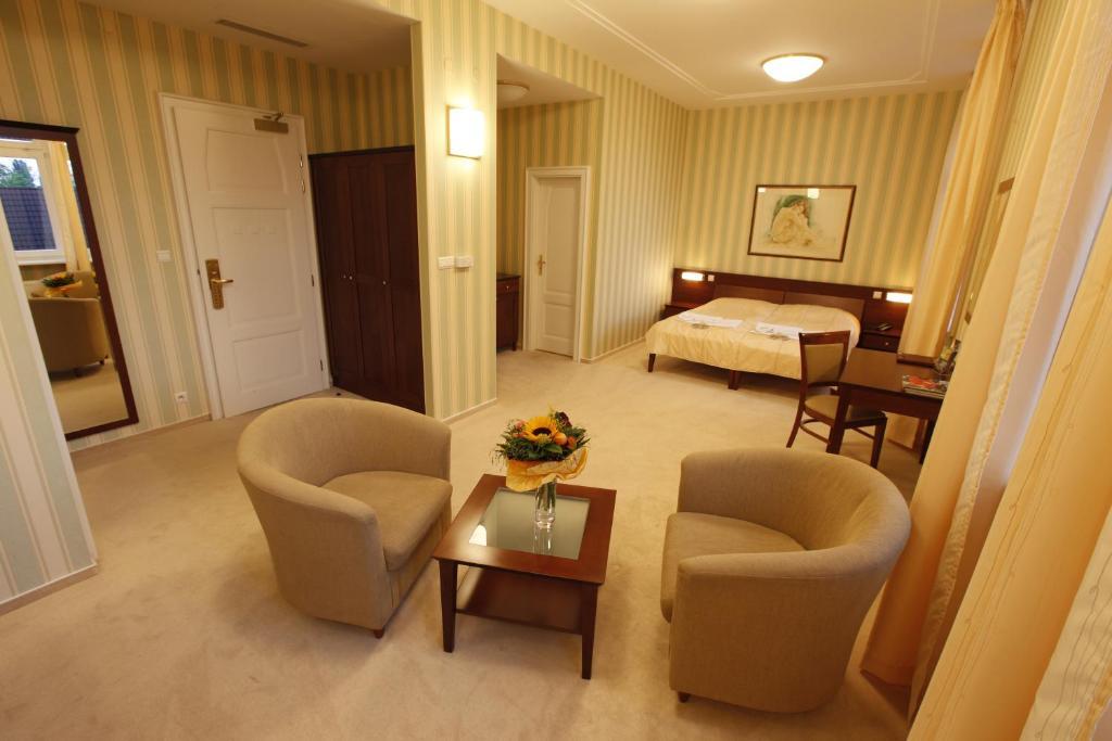 Hotel Sandor Pavillon Πιεστάνυ Δωμάτιο φωτογραφία