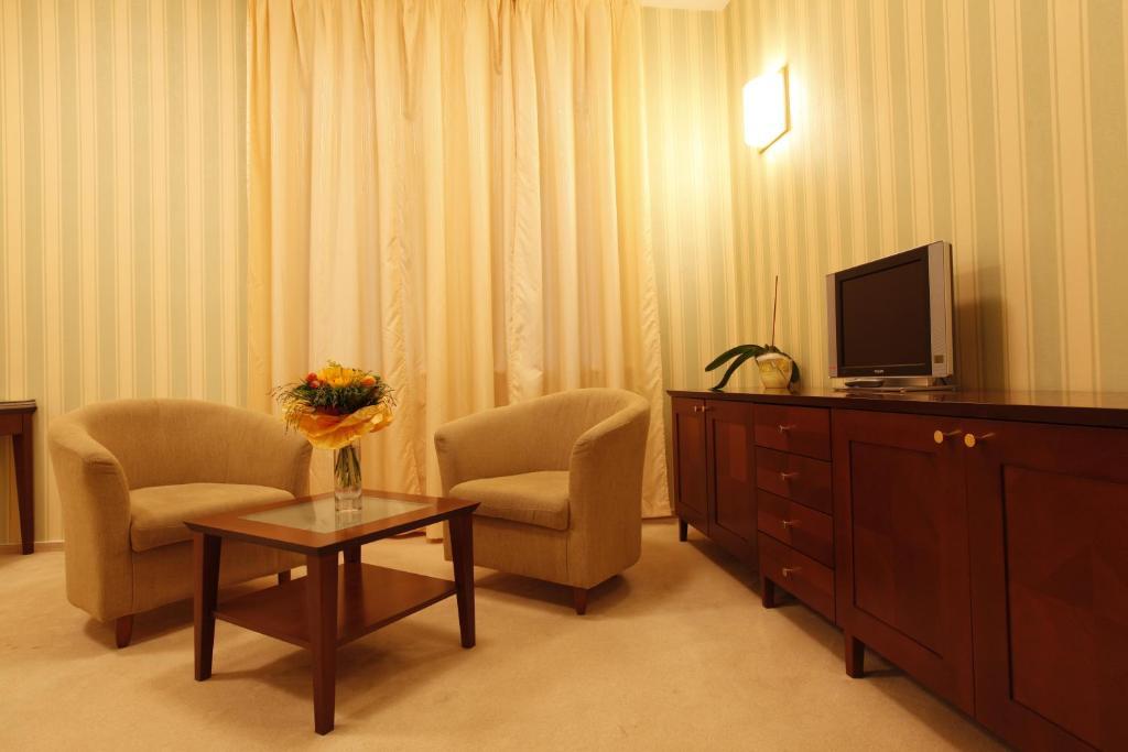 Hotel Sandor Pavillon Πιεστάνυ Δωμάτιο φωτογραφία