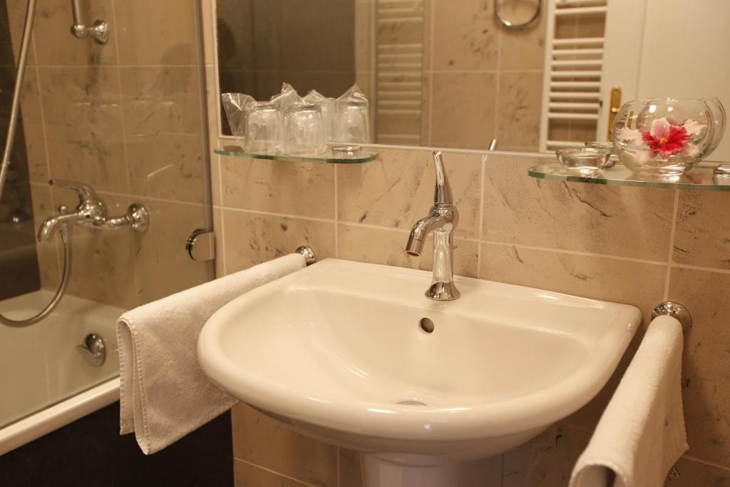 Hotel Sandor Pavillon Πιεστάνυ Δωμάτιο φωτογραφία