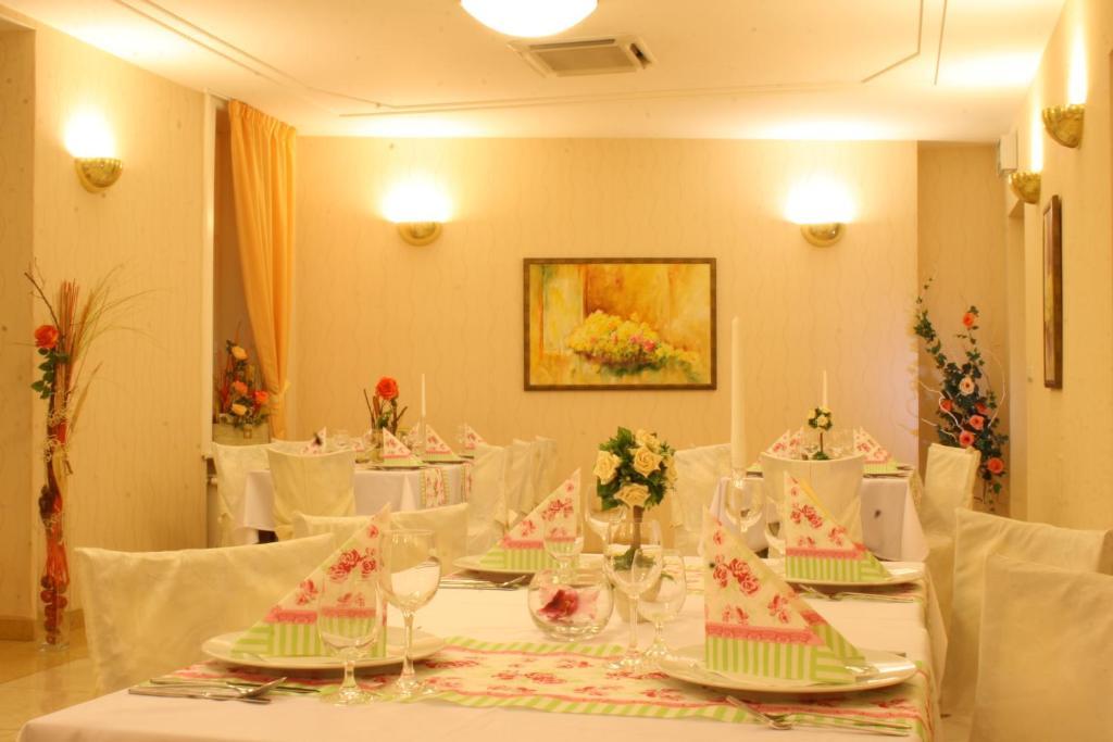 Hotel Sandor Pavillon Πιεστάνυ Εξωτερικό φωτογραφία