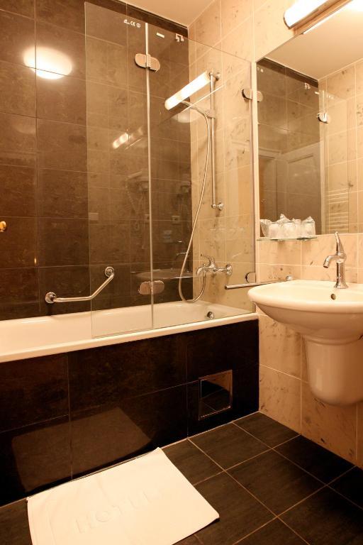 Hotel Sandor Pavillon Πιεστάνυ Εξωτερικό φωτογραφία
