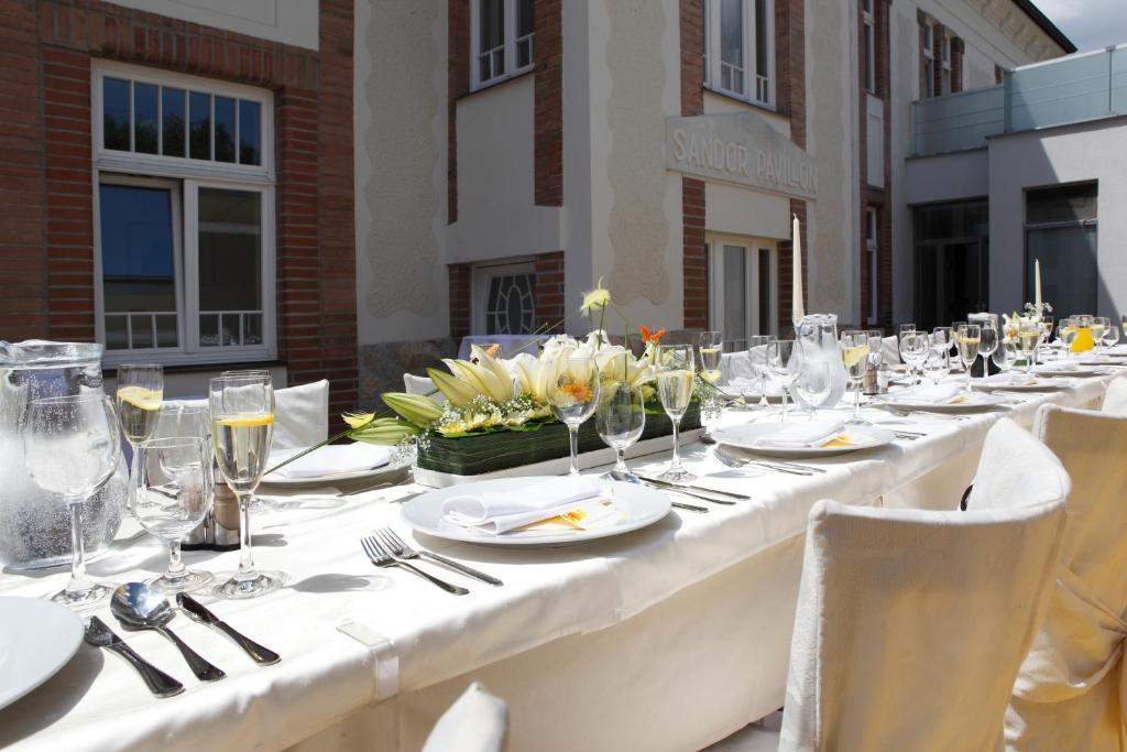 Hotel Sandor Pavillon Πιεστάνυ Εξωτερικό φωτογραφία