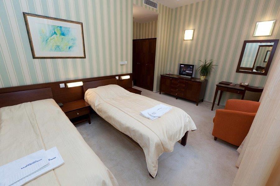 Hotel Sandor Pavillon Πιεστάνυ Εξωτερικό φωτογραφία